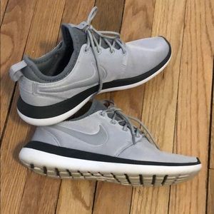 Very comfortable NIKES.